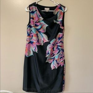 Lightweight gray floral shift dress size 4 LOFT